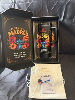 New 40oz Stanley "Feliz Día de las Madres" Black Stitch Design Box Bag Straw Top